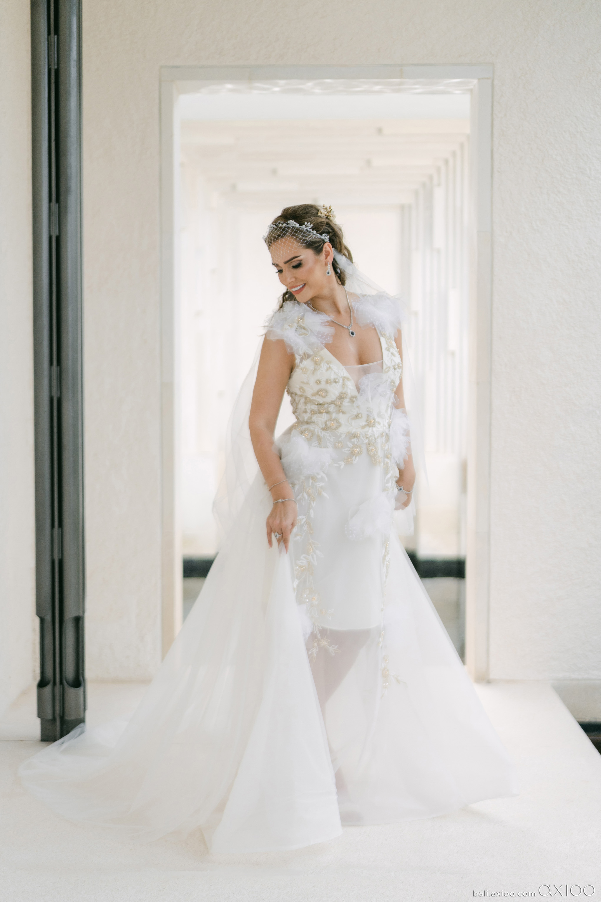 chinese dress ladies Alluring Spaghetti Strap Intricate Floral Lace Wedding Gown – Ludyne Yuceed