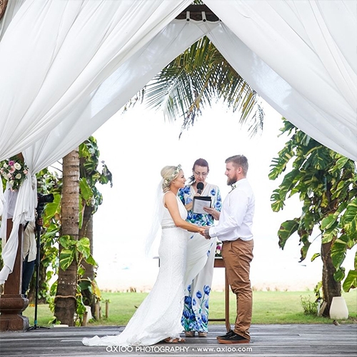 Effortless Tropical Breeze